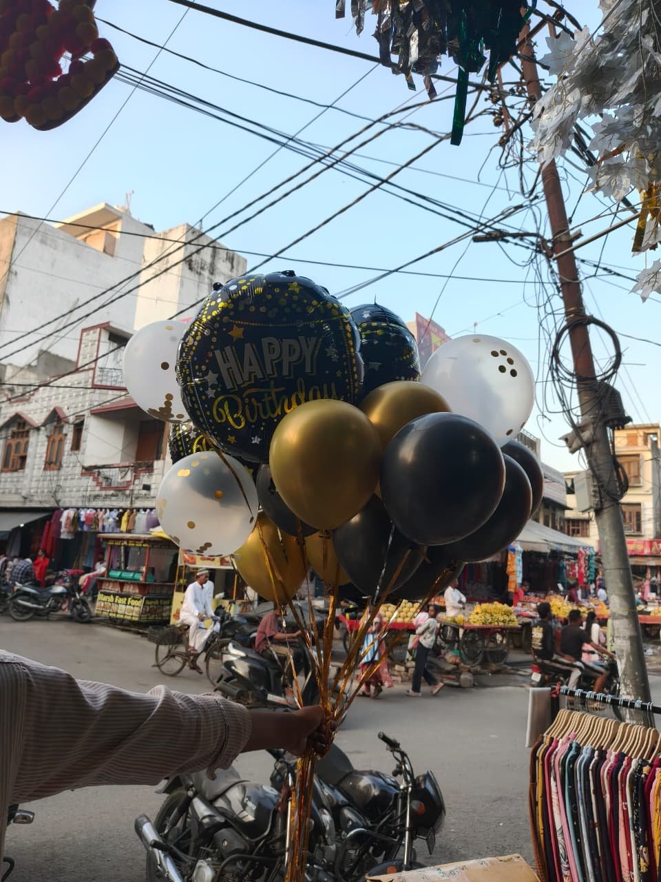 Premium Black, Gold & White Foil Balloon Bouquet